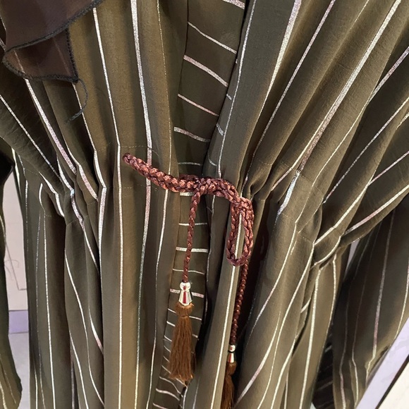 Imported greenish nude abaya with scarf, size upto 46”, length around 54” - Picture 8 of 12